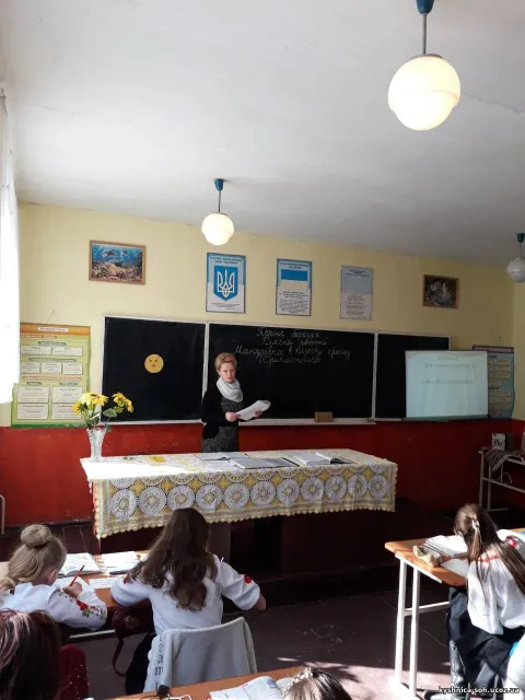Фото 3 з 3: Урок української мови