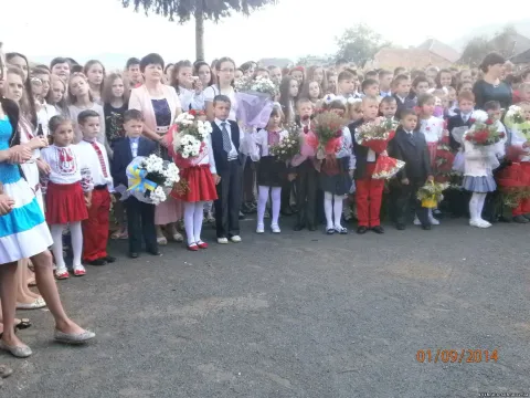 Фото 1 з 1: День знань - 1 вересня