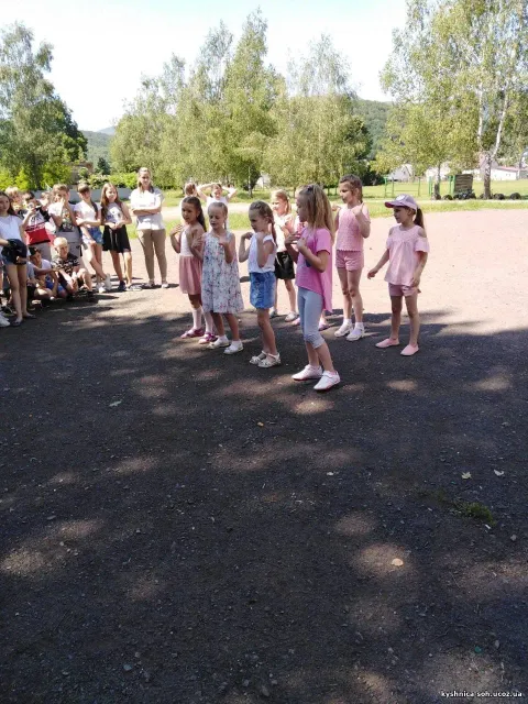 Фото 2 з 4: Шкільний табір
