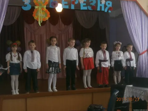 Фото 2 з 5: 8 - Березня