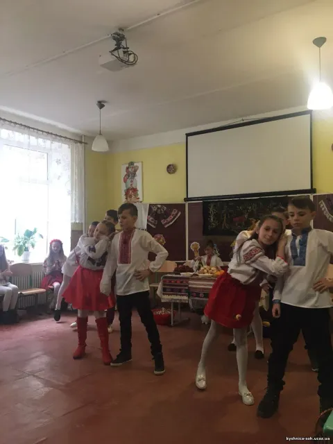 Фото 3 з 12: свято "Андріївські вечорниці"