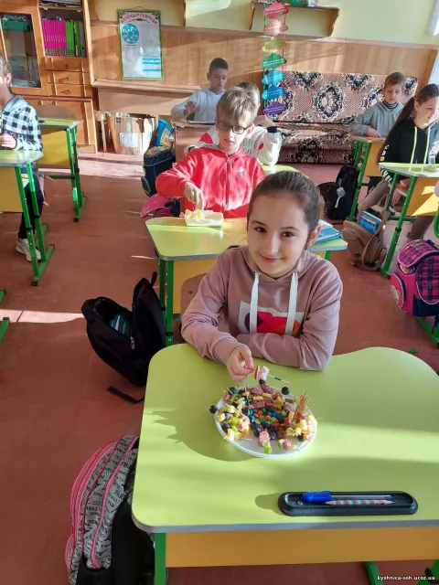 Фото 4 з 9: Нова українська школа