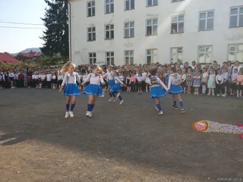 Фото 6 з 7: Свято "Першого дзвоника"