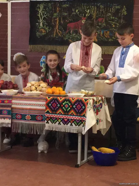 Фото 7 з 12: свято "Андріївські вечорниці"