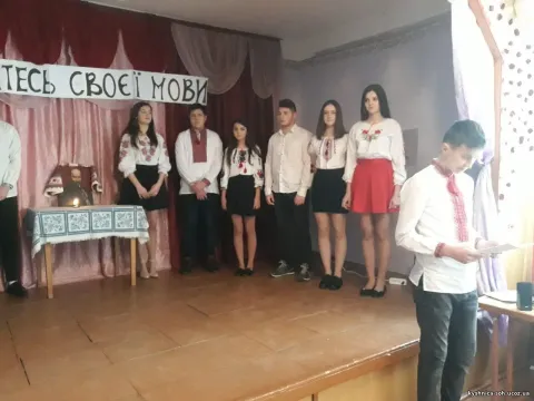 Фото 8 з 11: Тиждень української мови та літератури